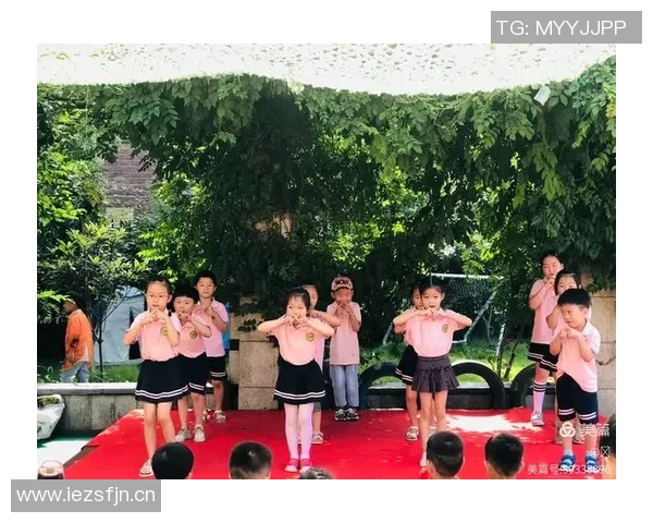 中国足球明星儿子成长记：从小球场到大舞台的奋斗与梦想